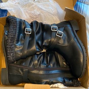***DONATED***Beautiful black boots